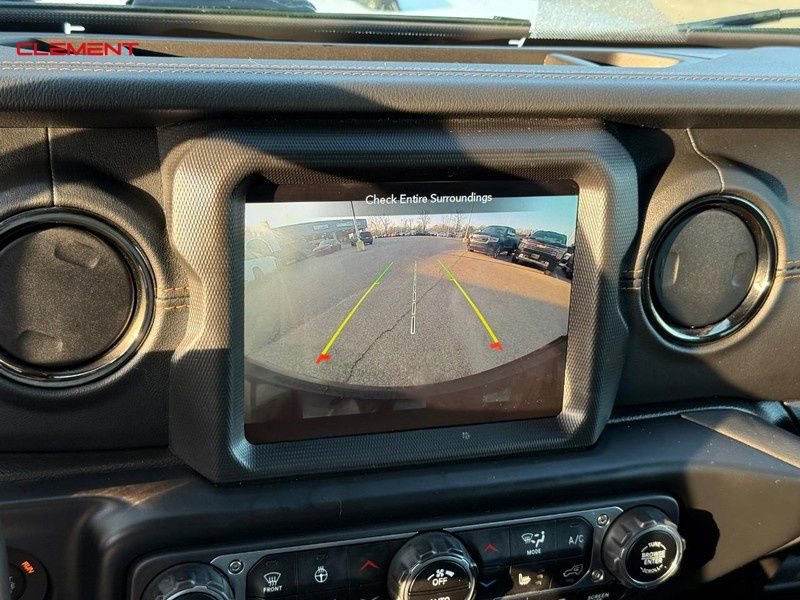 Used 2022 Jeep Wrangler Unlimited Sahara AWD/4WD image 32