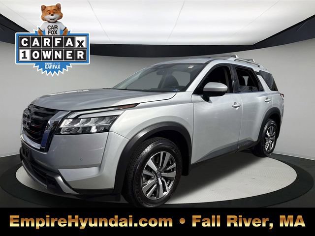 Used 2023 Nissan Pathfinder SL image 1