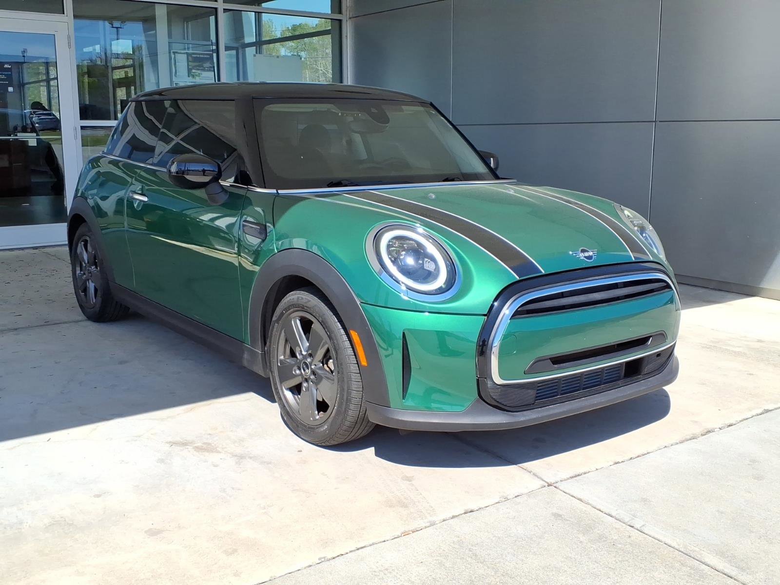 Used 2022 MINI Cooper 2-Door Hardtop image 25