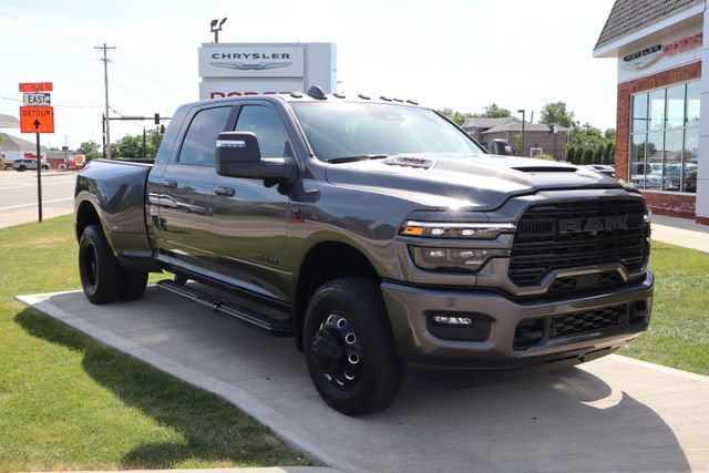 Used 2025 RAM 3500 Laramie AWD/4WD image 5