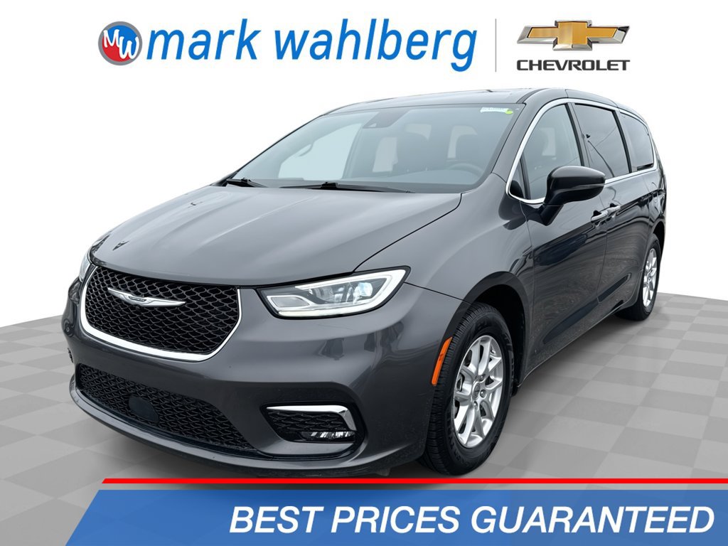 Used 2023 Chrysler Pacifica Touring