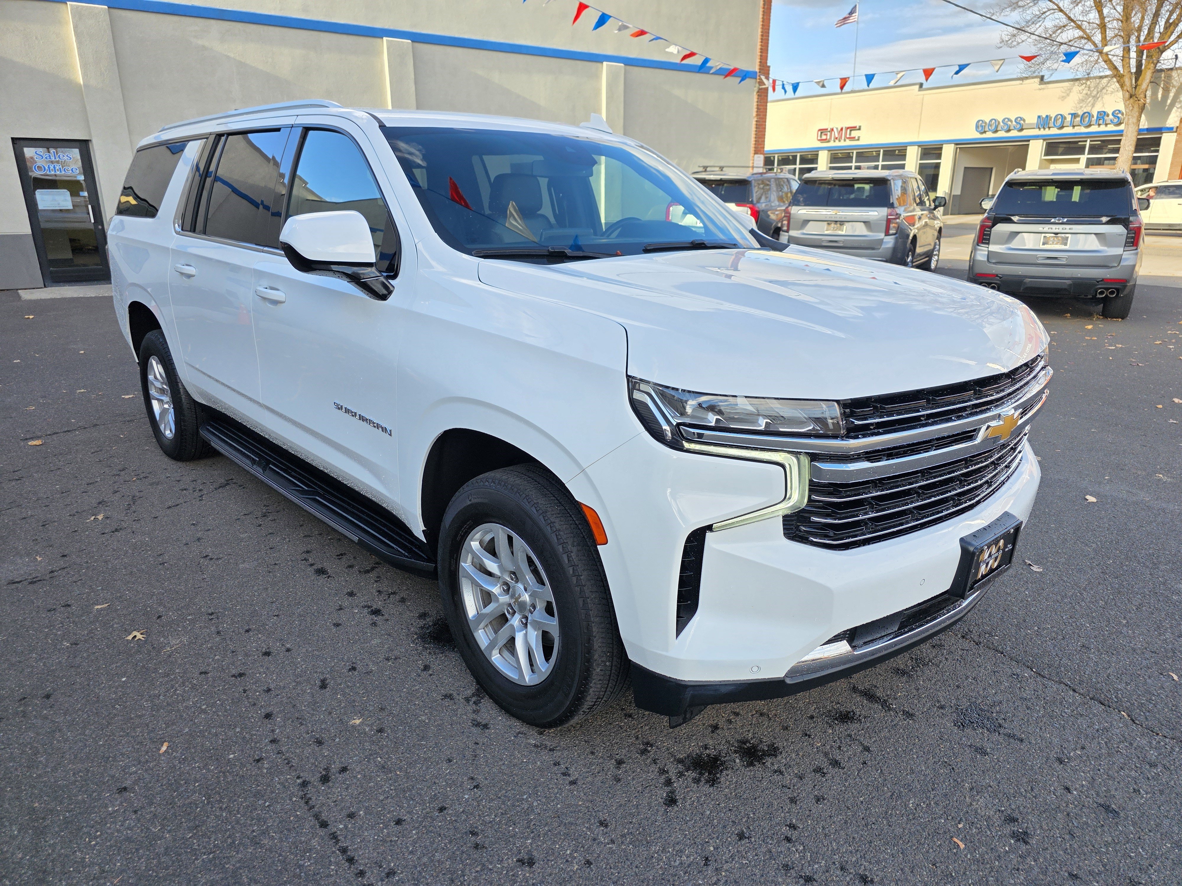 Used 2023 Chevrolet Suburban LT image 10