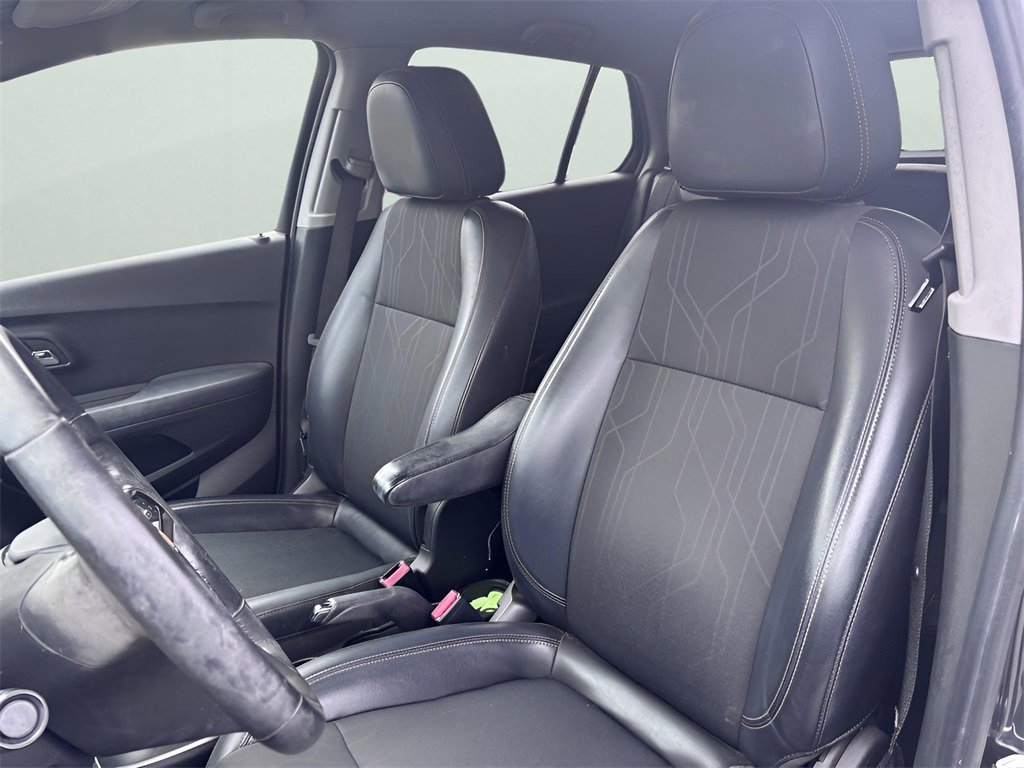 Used 2017 Chevrolet Trax LT w/ LT Convenience Package image 4