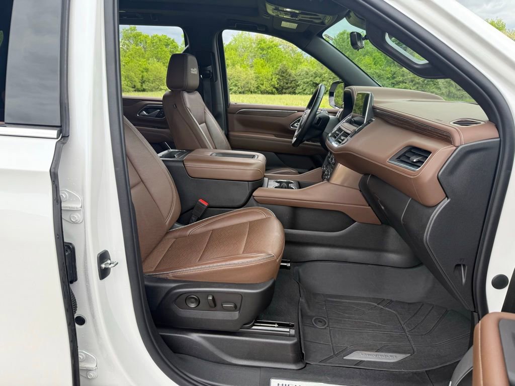 Used 2023 Chevrolet Tahoe High Country w/ Premium Package AWD/4WD image 13