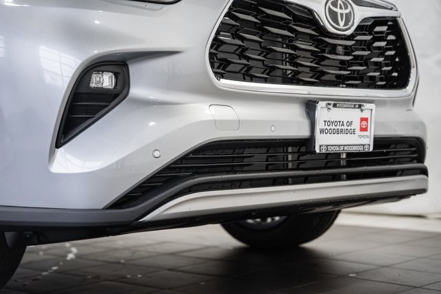 New 2025 Toyota Highlander Platinum image 14
