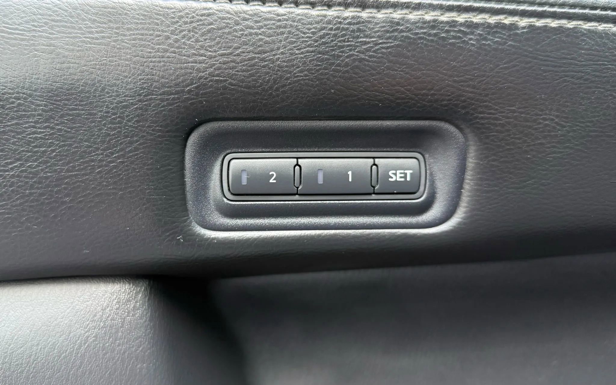 Used 2015 Nissan Pathfinder SL w/ SL Tech Package image 27