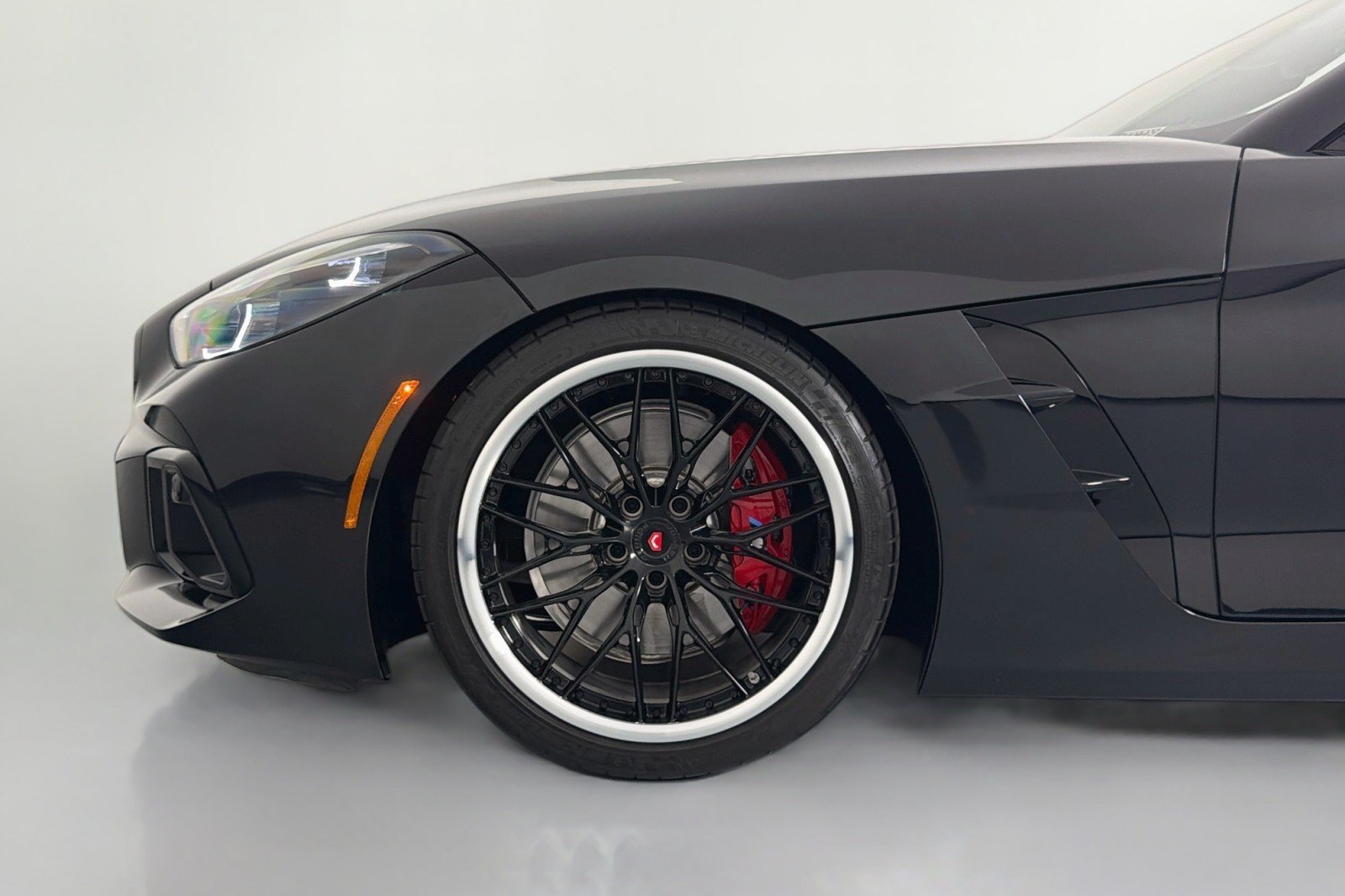 Used 2026 BMW Z4 M40i w/ Shadowloine Package RWD image 11