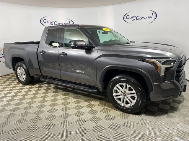 Used 2022 Toyota Tundra SR5 w/ SR5 Convenience Package image 1