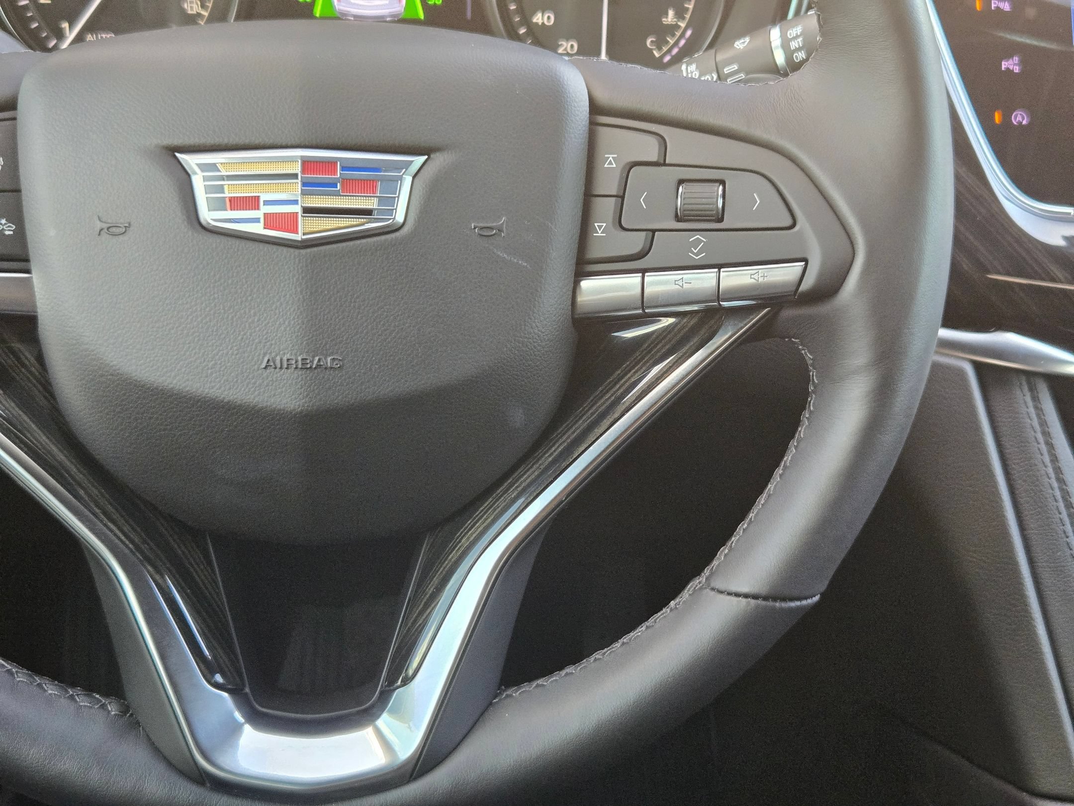 Used 2022 Cadillac XT6 Premium Luxury w/ Technology Package FWD image 23