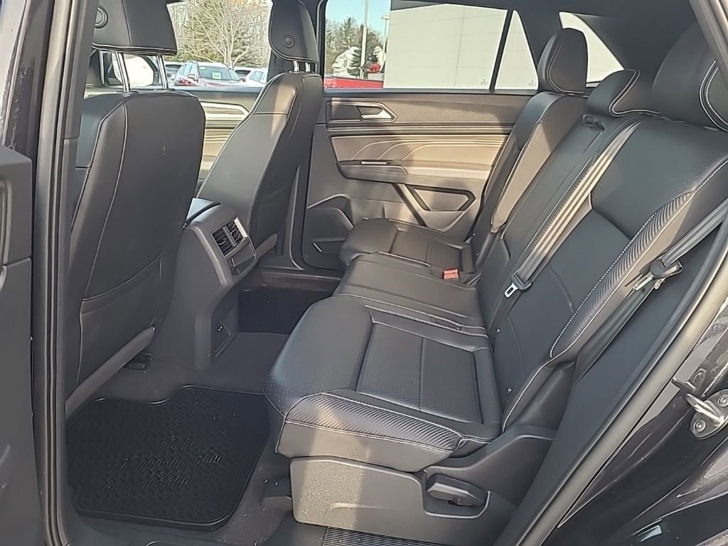 Used 2021 Volkswagen Atlas Cross Sport SE image 18