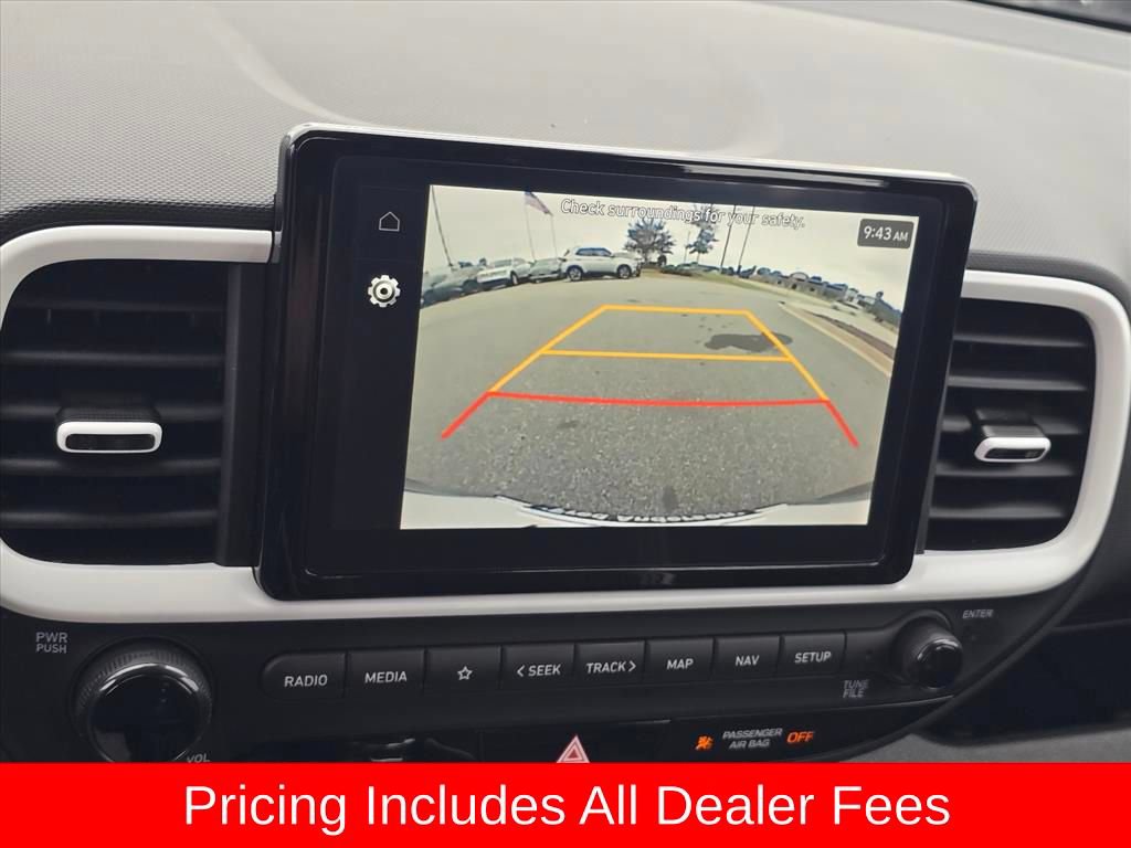 Used 2024 Hyundai Venue Limited FWD image 17