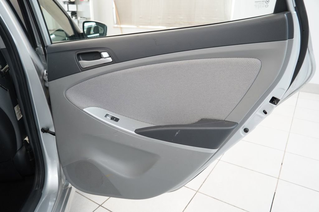 Used 2013 Hyundai Accent GLS image 26