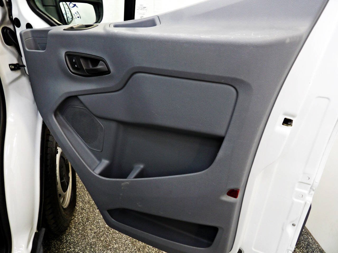 Used 2018 Ford Transit 350 XL RWD image 8