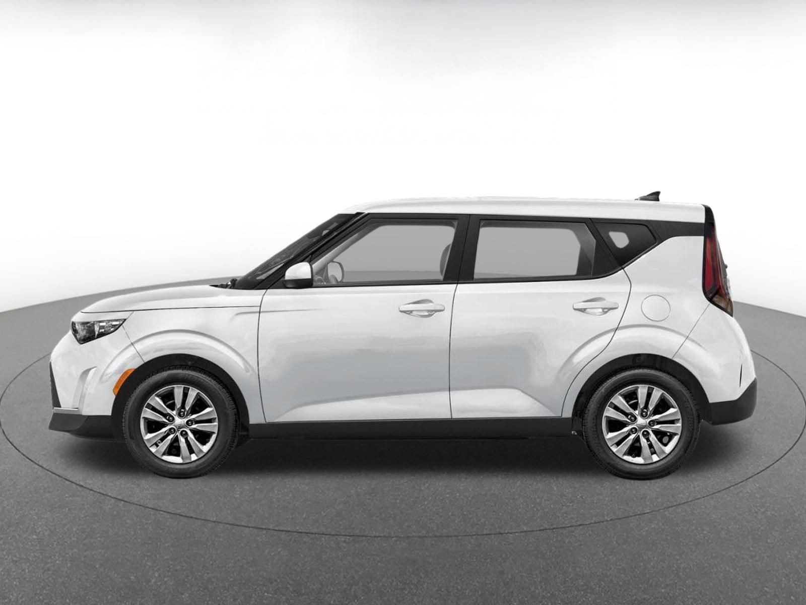 Used 2025 Kia Soul LX w/ LX Technology Package FWD image 3