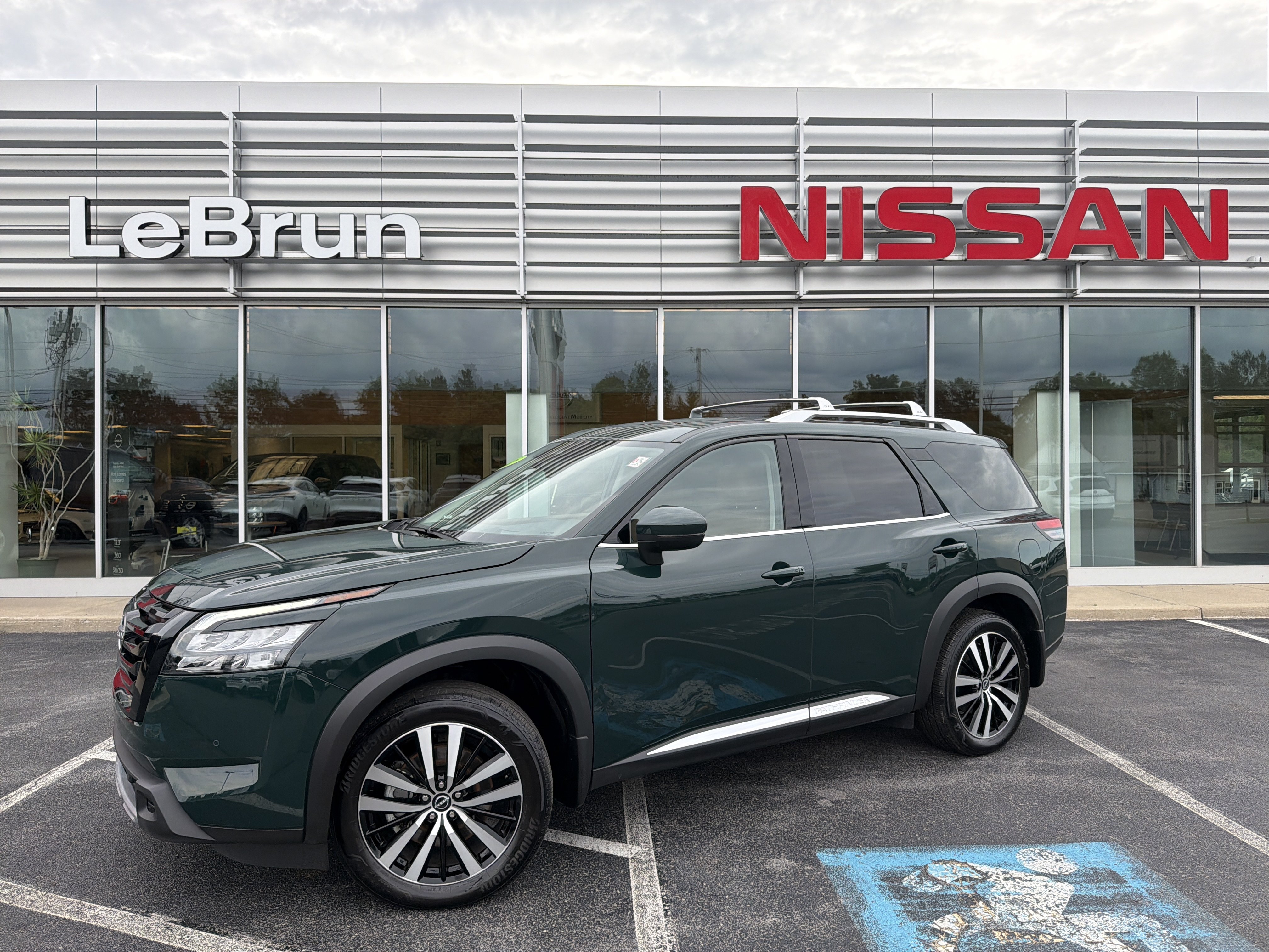 Certified 2025 Nissan Pathfinder Platinum w/ Black Appearance Package