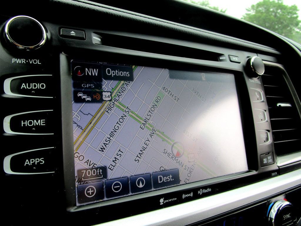 Used 2018 Toyota Highlander XLE image 3