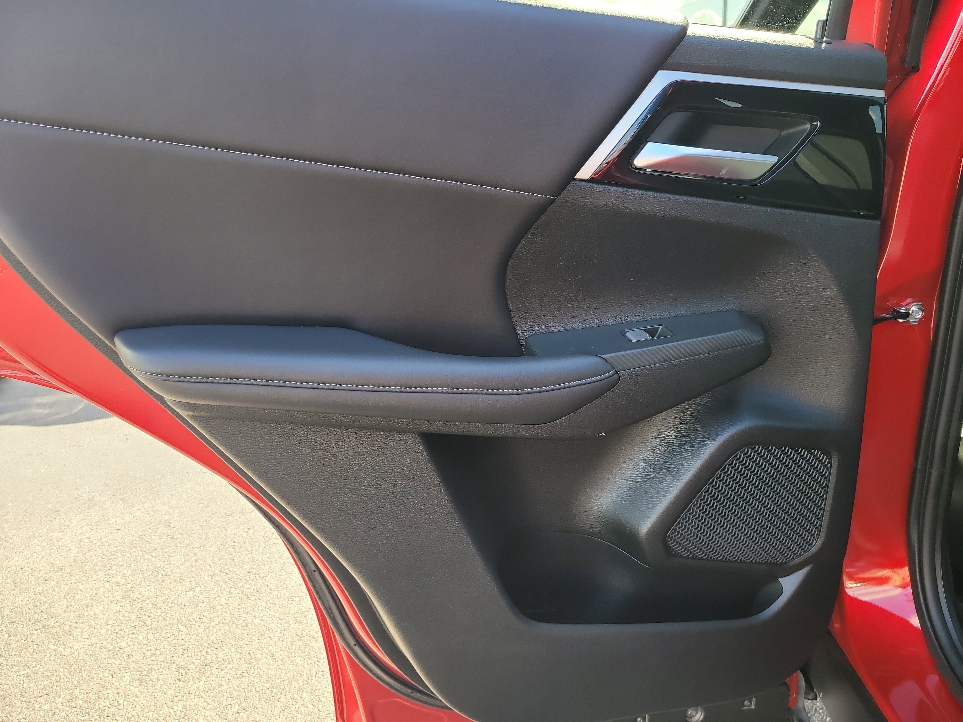 Used 2024 Mitsubishi Outlander SE image 10