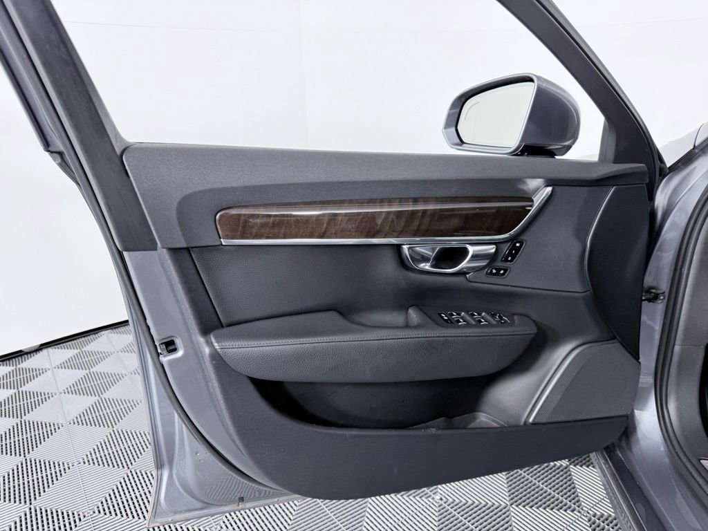 Used 2019 Volvo S90 T6 Momentum image 9