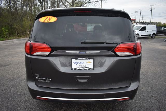 Used 2018 Chrysler Pacifica Touring-L Plus w/ Tire & Wheel Group FWD image 4