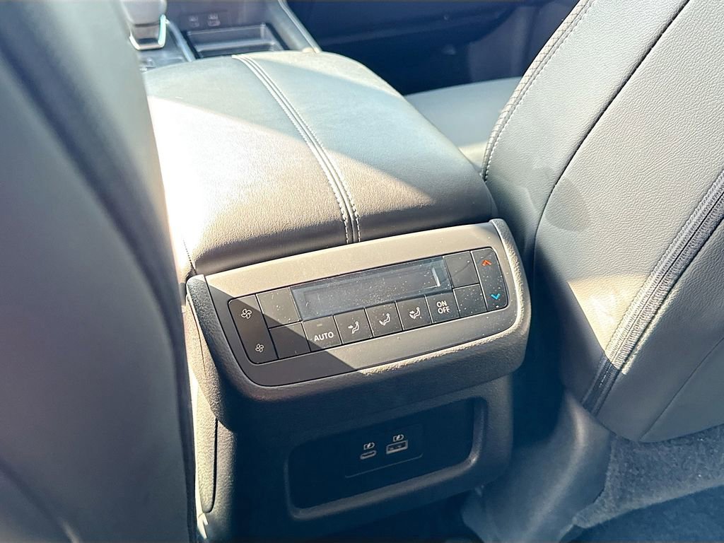 Used 2024 Nissan Pathfinder SL w/ Cargo Package image 24