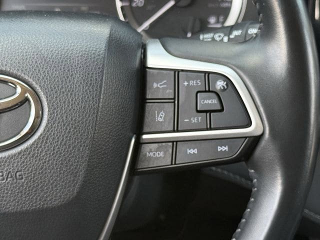 Used 2023 Toyota Highlander LE image 15
