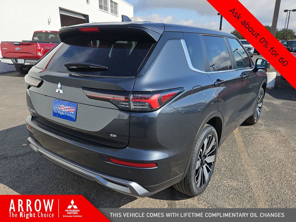 New 2025 Mitsubishi Outlander SE image 12