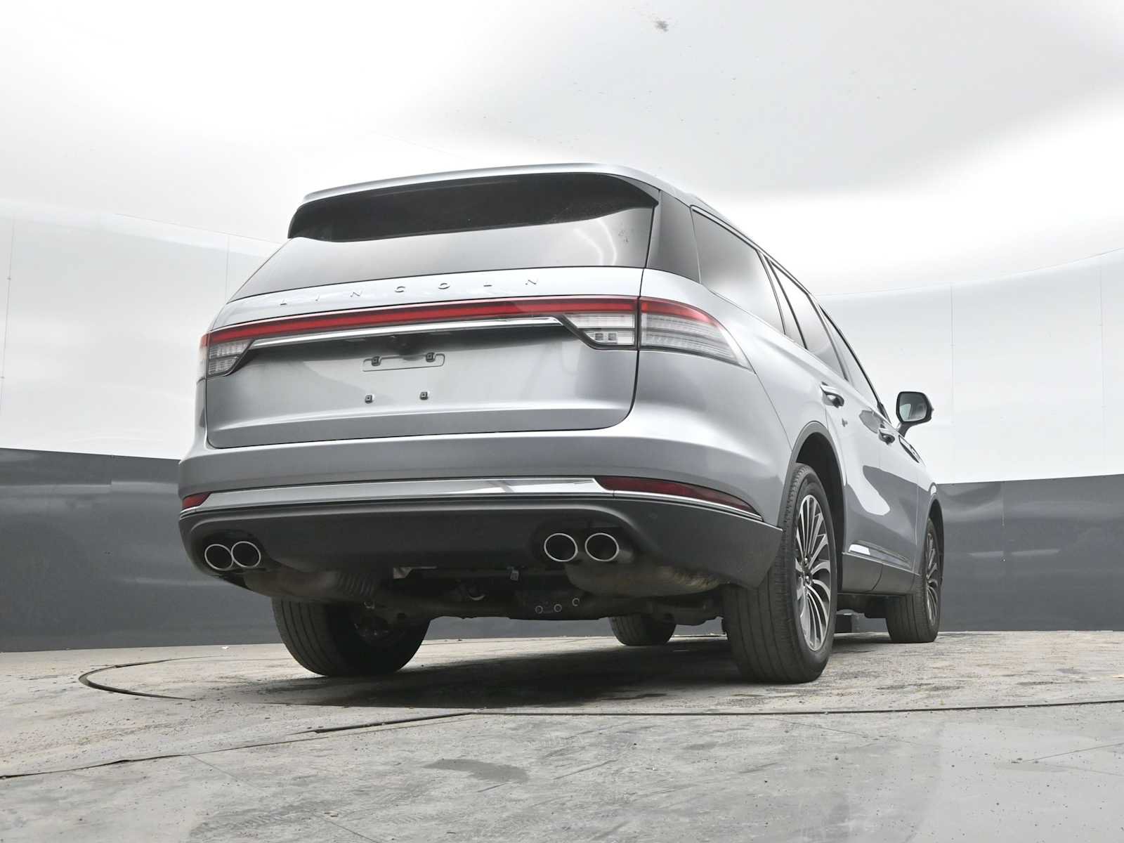 Used 2023 Lincoln Aviator AWD w/ Premium Package image 32