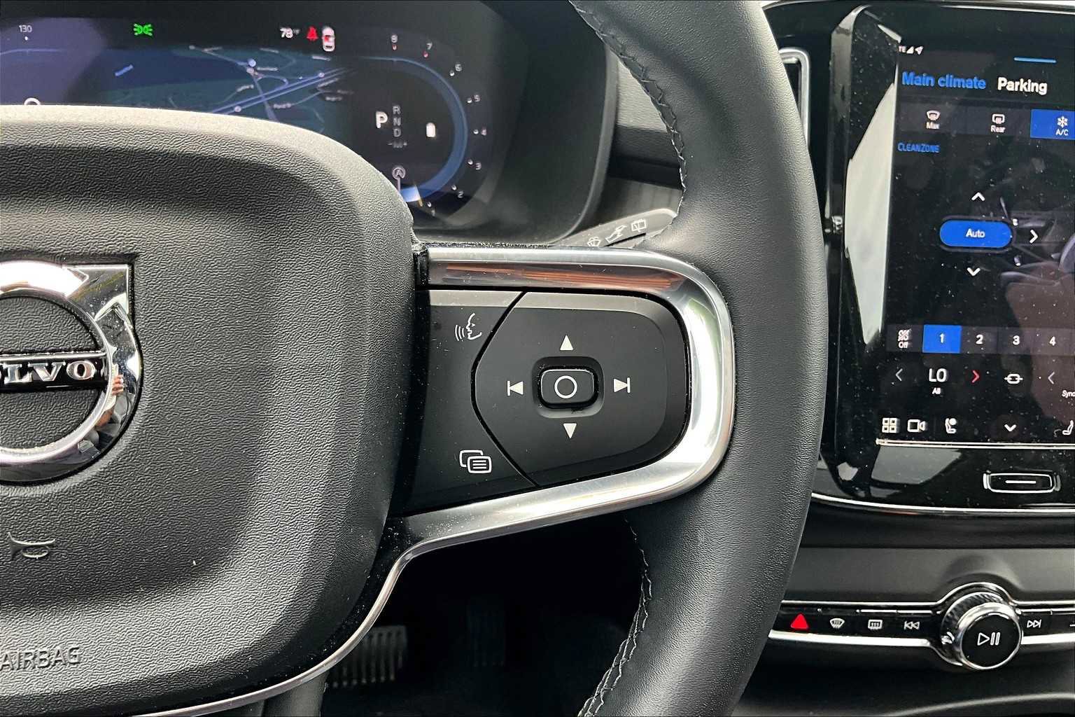 Used 2025 Volvo XC40 B5 Plus w/ Protection Package Premier image 23
