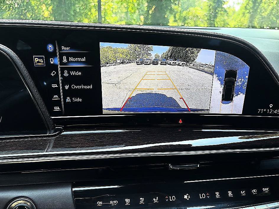 Used 2023 Cadillac Escalade Premium Luxury Platinum w/ LPO, Floor Liner Package AWD/4WD image 6