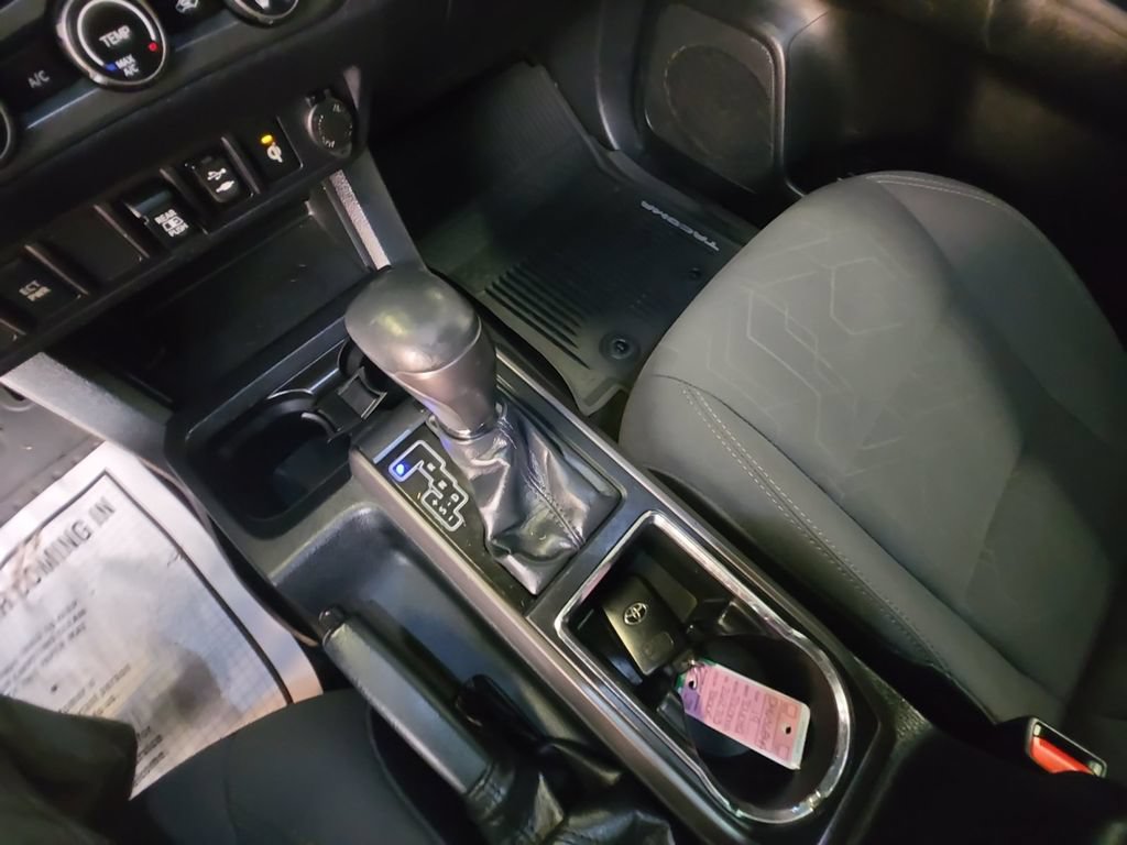 Used 2019 Toyota Tacoma TRD Sport AWD/4WD image 18
