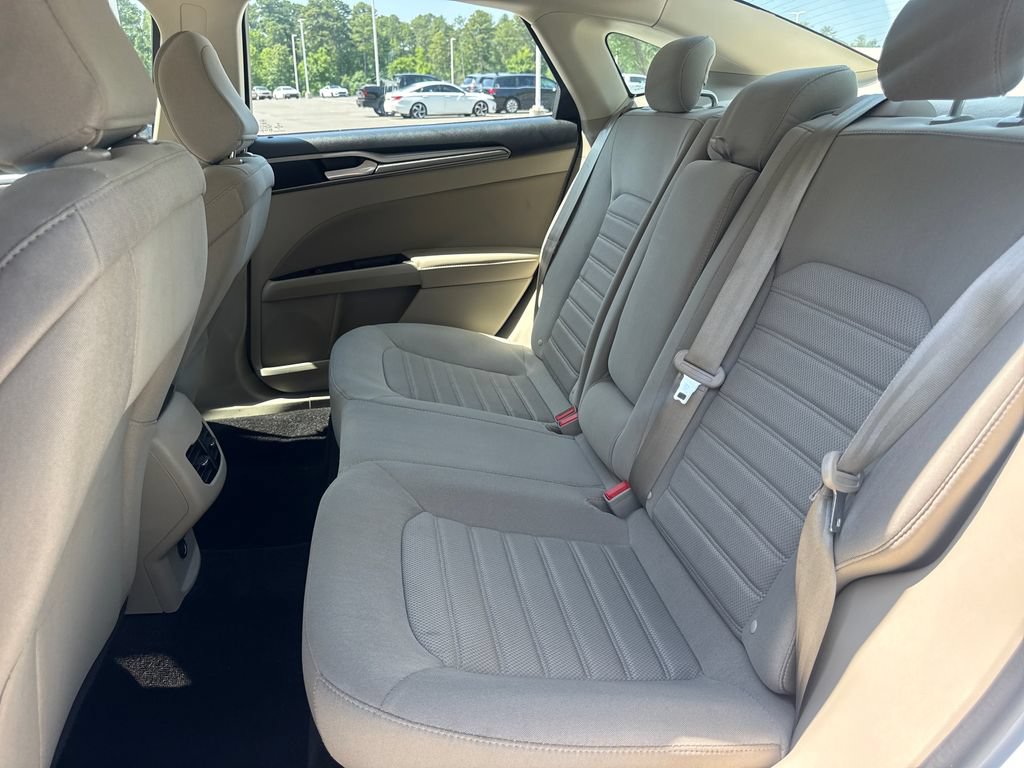 Used 2020 Ford Fusion SE AWD/4WD image 31