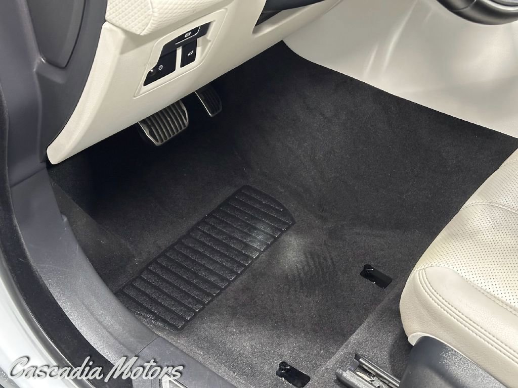 Used 2019 Land Rover Range Rover Velar R-Dynamic SE image 23