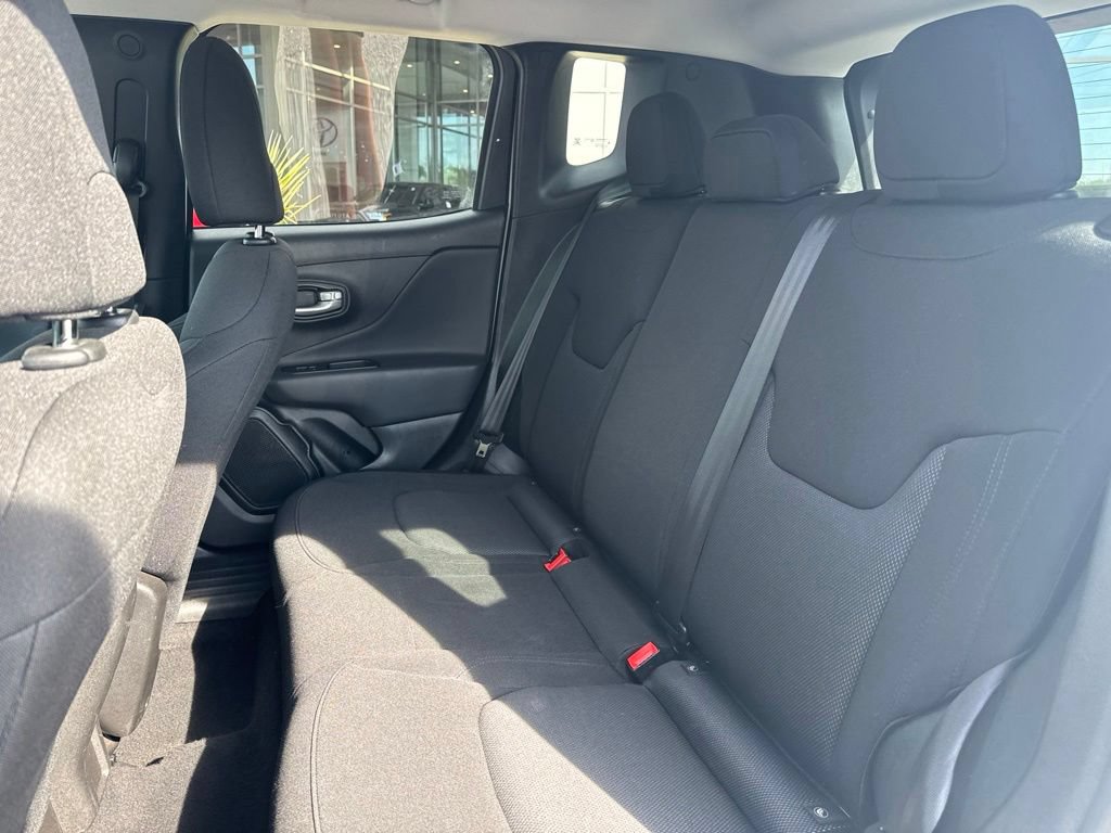 Used 2023 Jeep Renegade Latitude AWD/4WD image 15