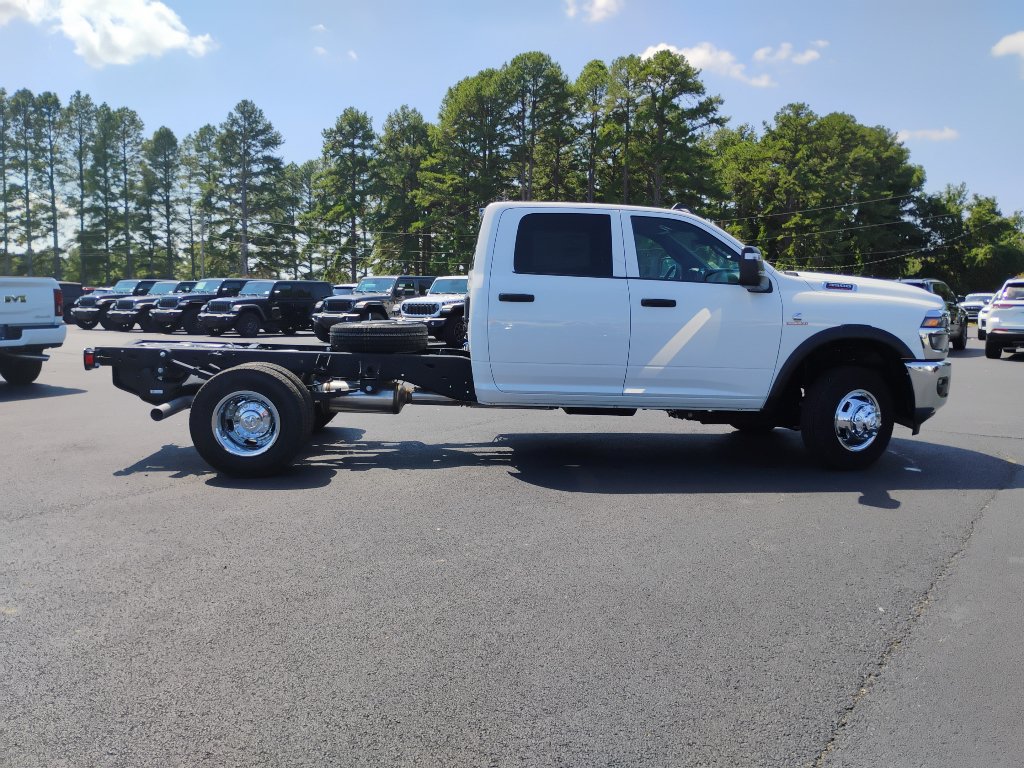 New 2026 RAM 3500 Tradesman AWD/4WD image 4