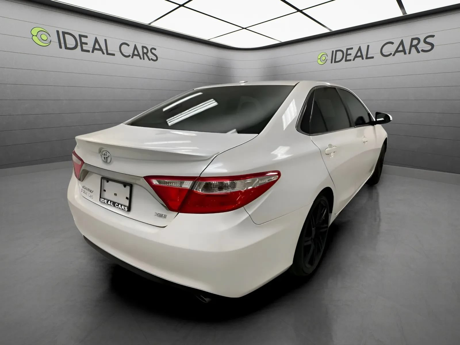 Used 2017 Toyota Camry XSE w/ Advanced Technology Package FWD image 5