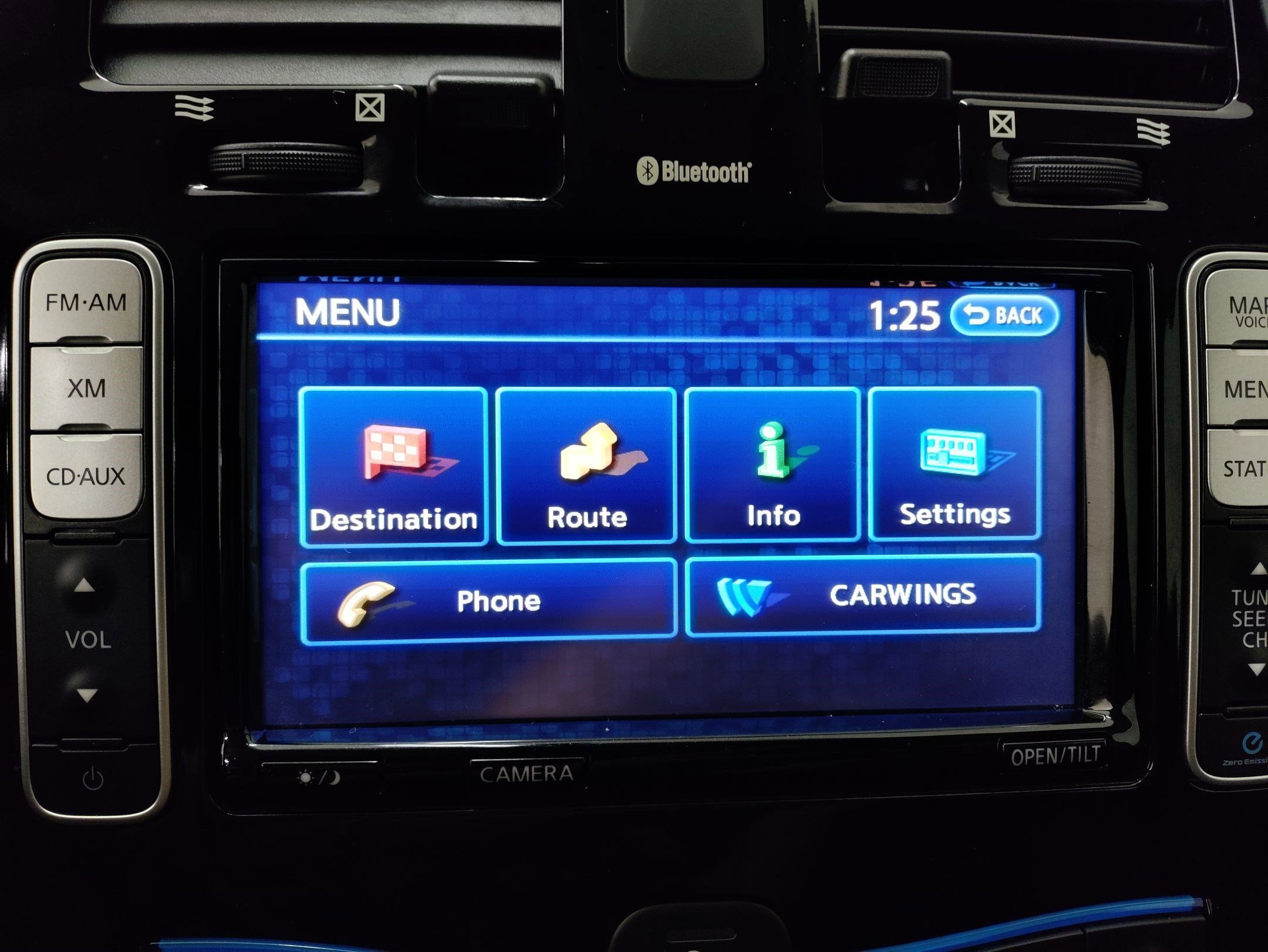 Used 2015 Nissan Leaf SL w/ Premium Package image 25