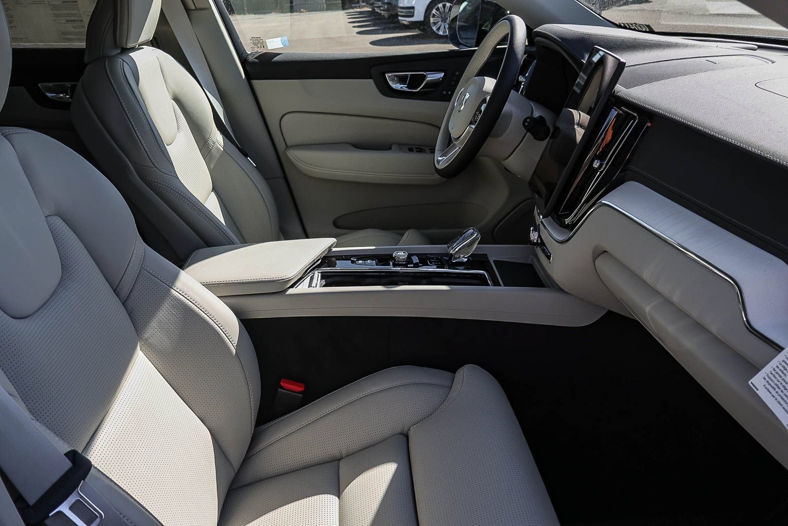 New 2026 Volvo XC60 B5 Ultra AWD/4WD image 17