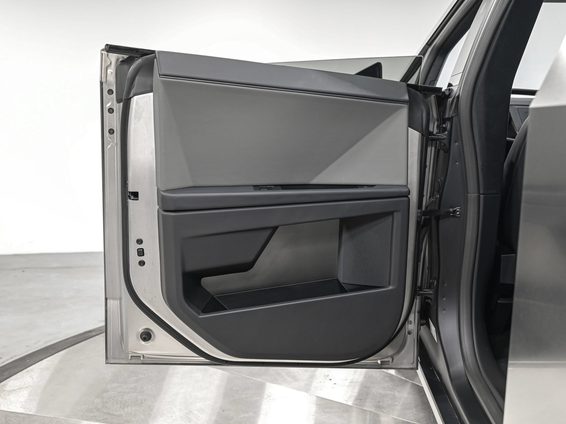 Used 2025 Tesla Cybertruck AWD Crew Cab image 23