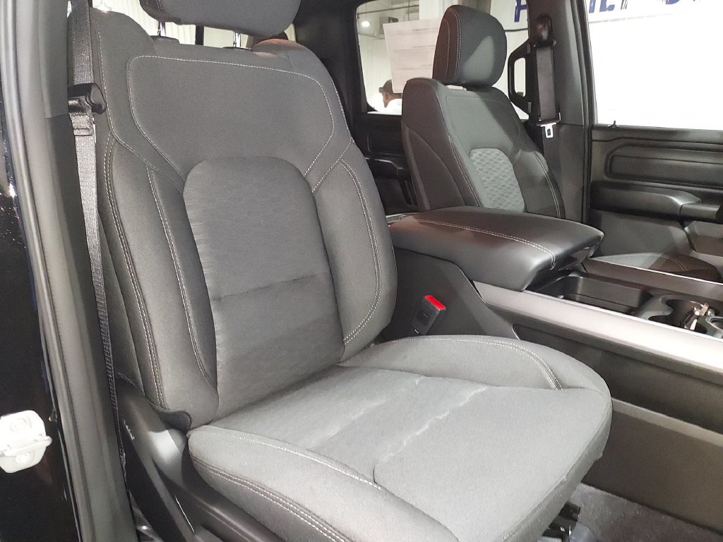 New 2026 RAM 1500 Express AWD/4WD image 30