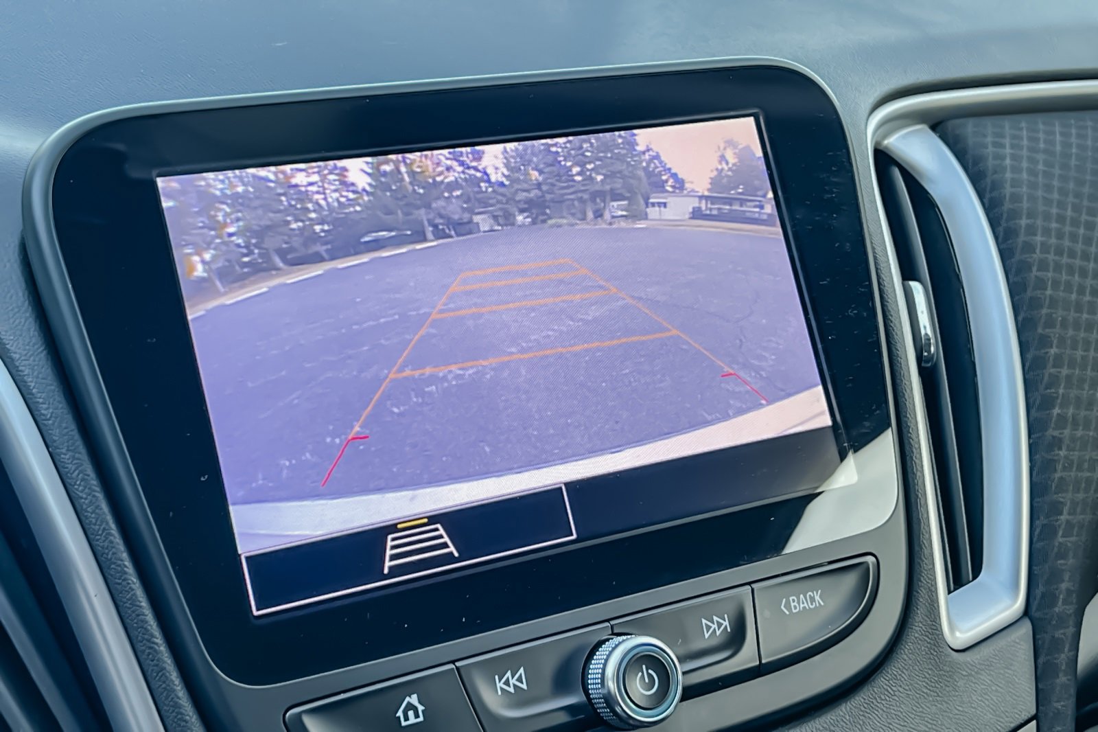 Used 2022 Chevrolet Malibu LT image 25