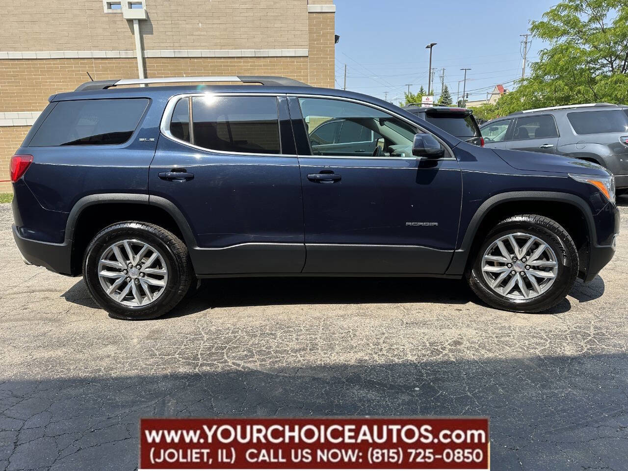 Used 2017 GMC Acadia SLE image 10