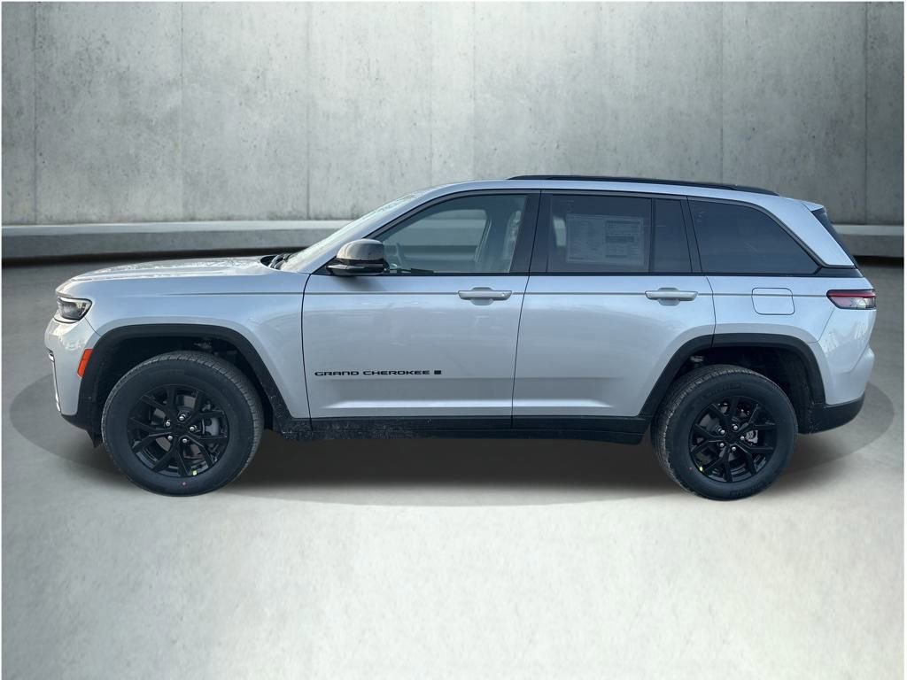 New 2026 Jeep Grand Cherokee Laredo image 2