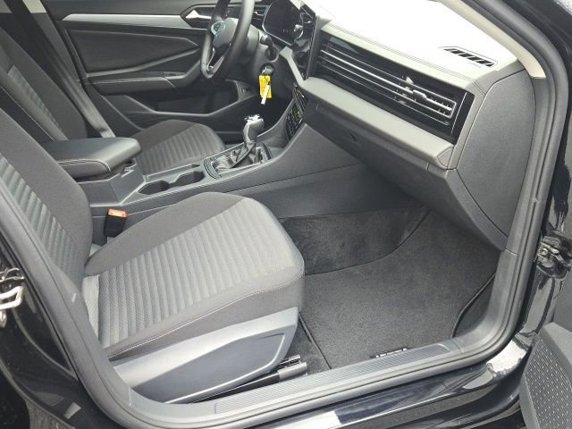 Used 2025 Volkswagen Jetta S image 9