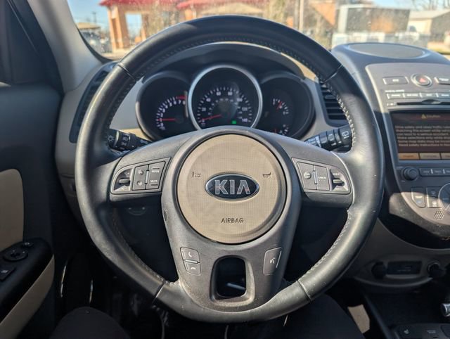 Used 2013 Kia Soul ! w/ Premium Pkg FWD image 10