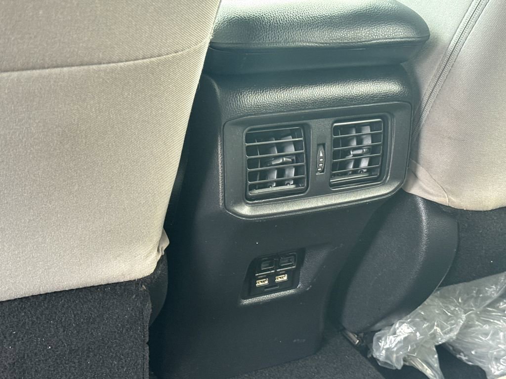 Used 2021 Toyota RAV4 XLE AWD/4WD image 35
