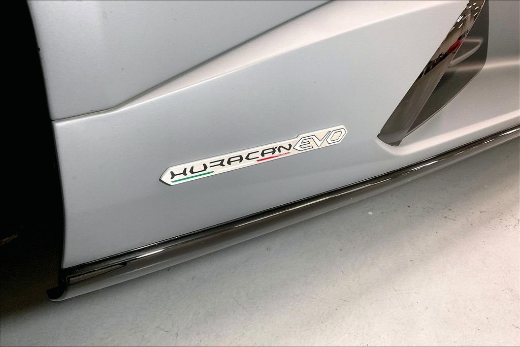 Used 2022 Lamborghini Huracan EVO image 18