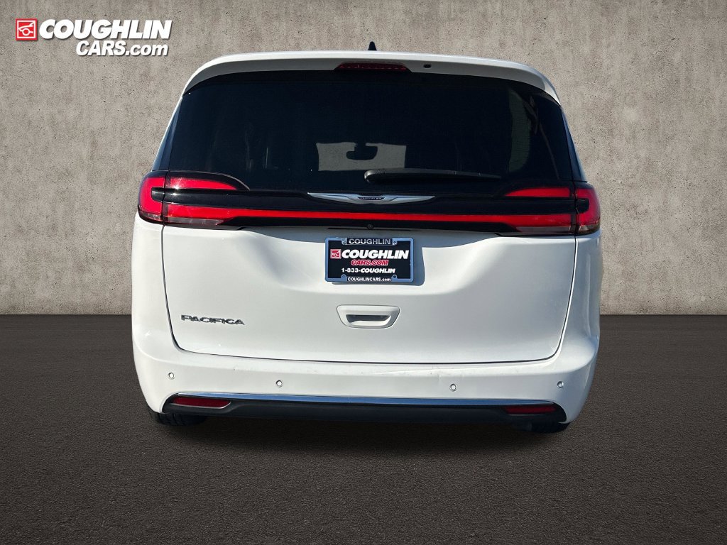 Used 2024 Chrysler Pacifica Touring-L FWD image 6