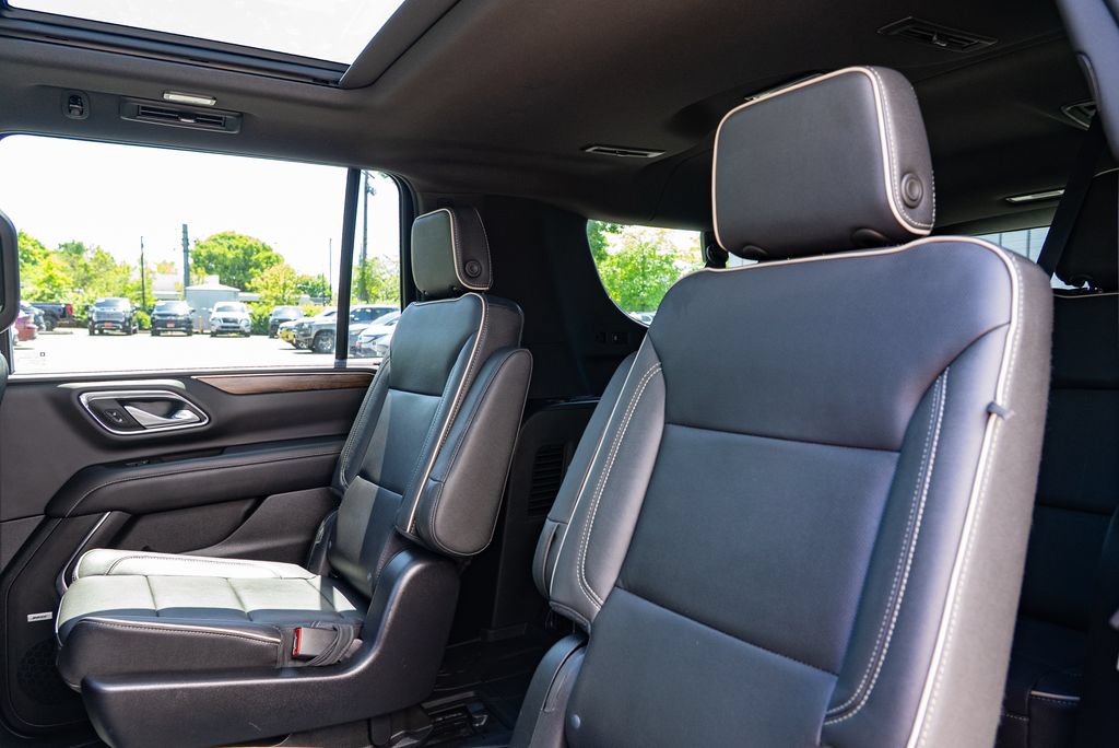 Used 2022 Chevrolet Suburban Premier AWD/4WD image 25