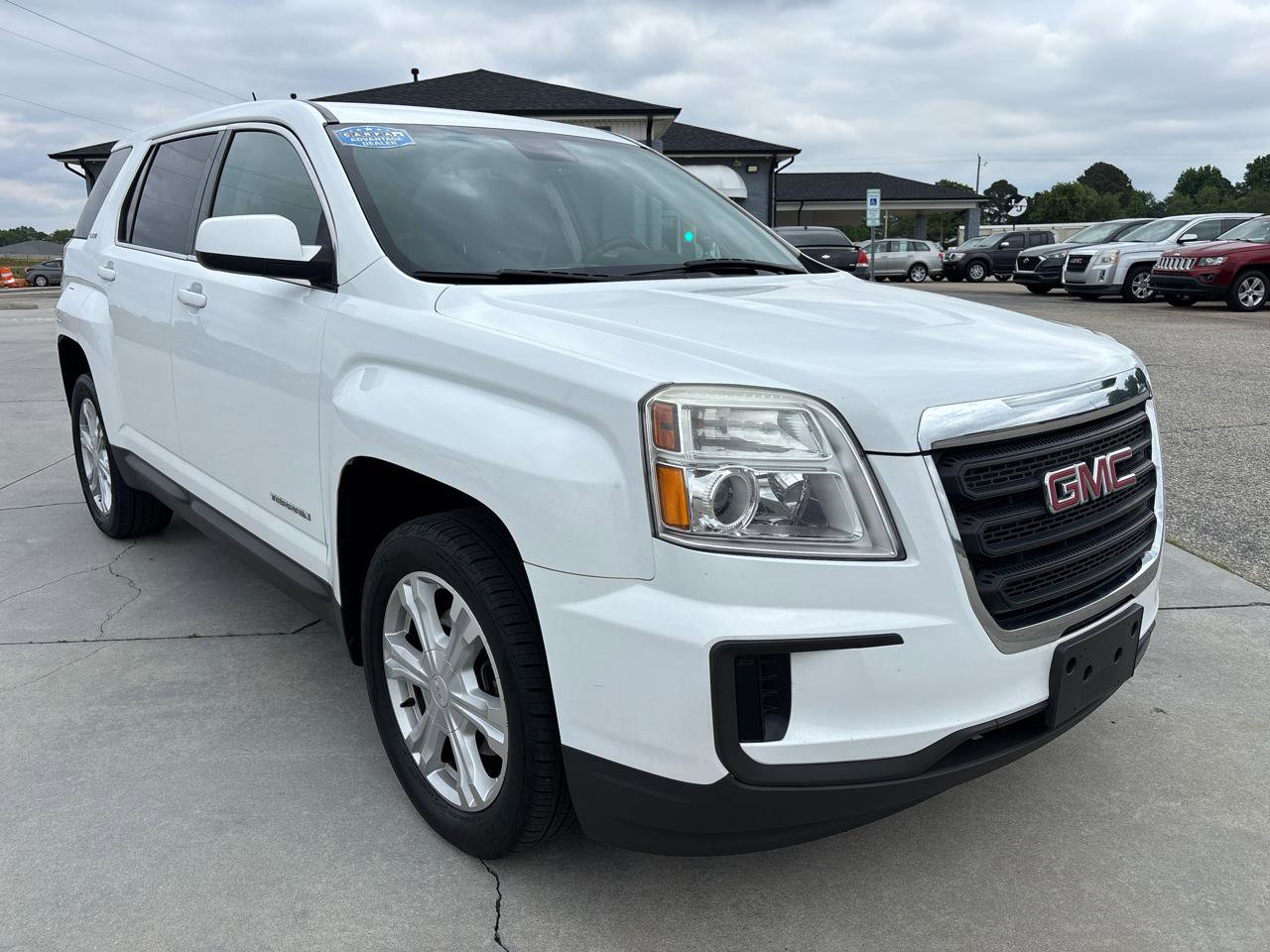 Used 2017 GMC Terrain SLE FWD image 2