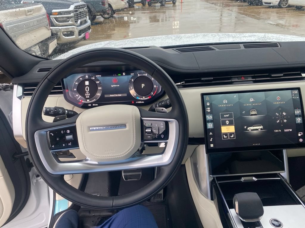 Used 2025 Land Rover Range Rover Long Wheelbase SE AWD/4WD image 23